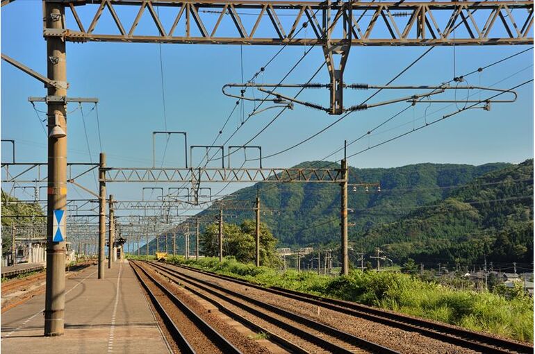 電車の架線 架線の構造について | コラム | 清須で設備工事の求人をお探しなら