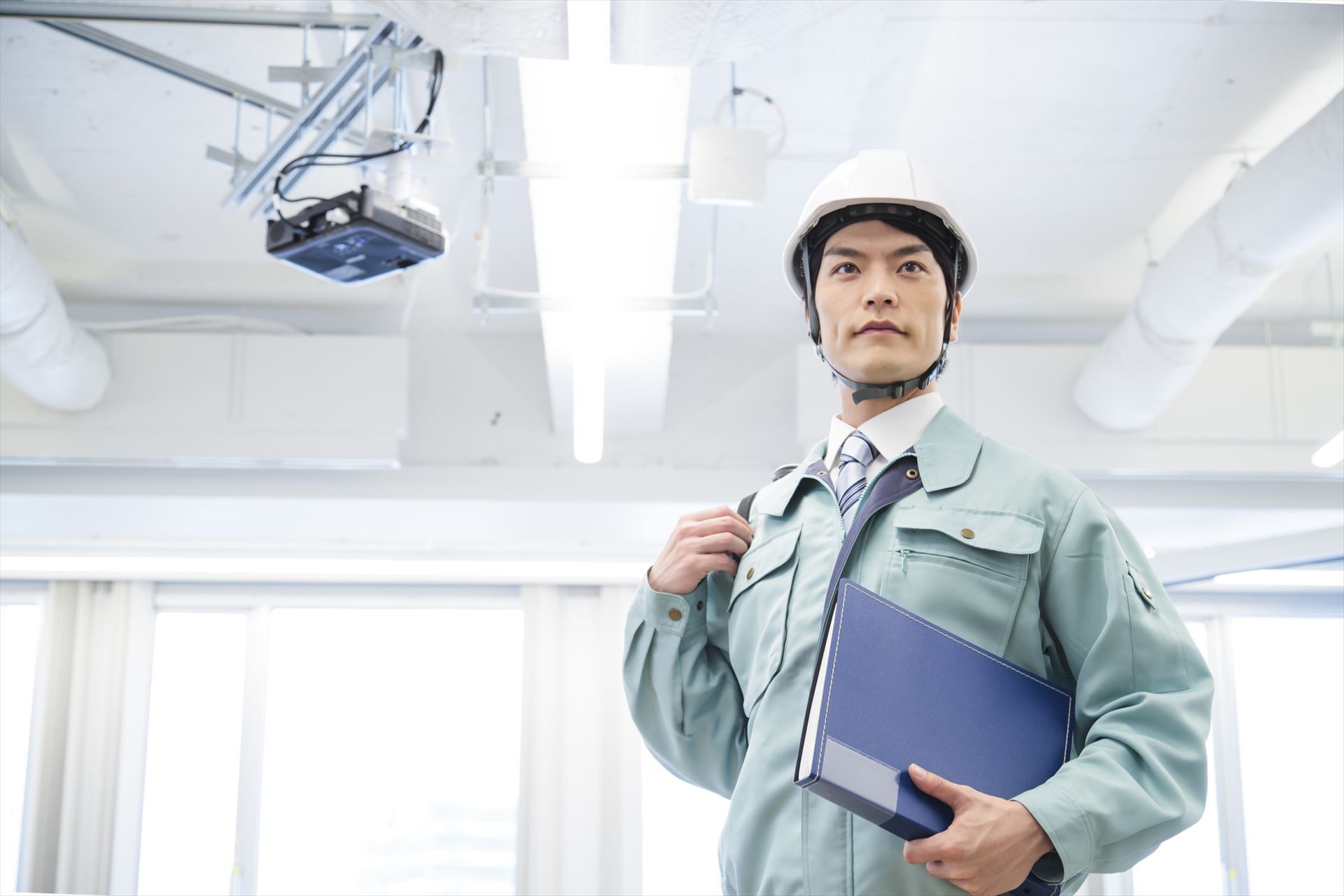 作業着の男性スタッフ