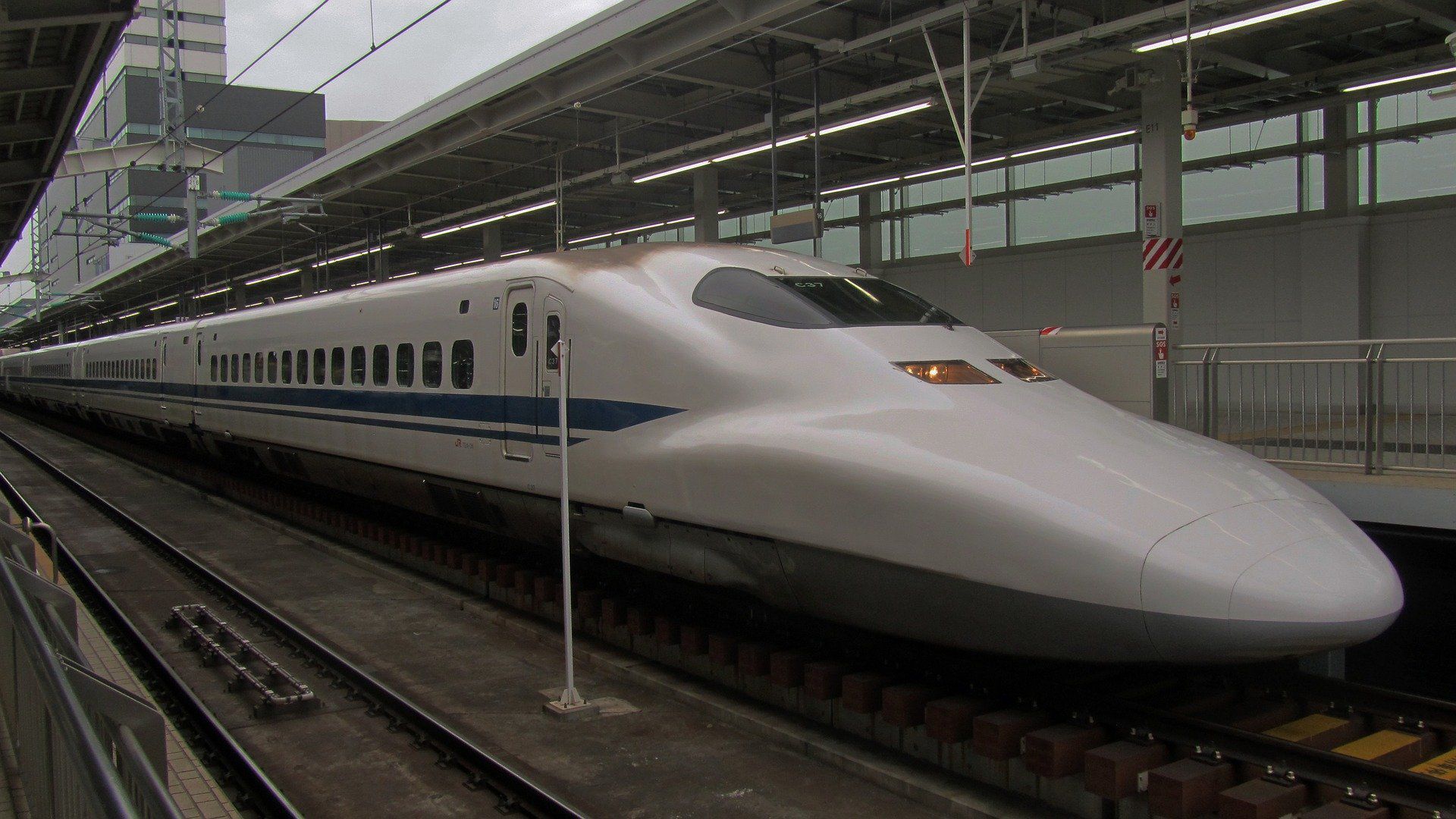 shinkansen-2712038_1920
